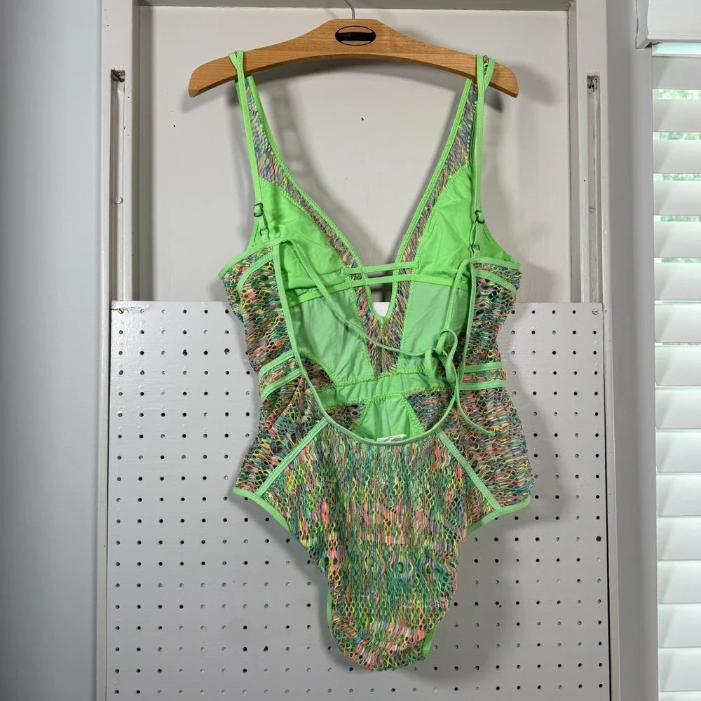 BECCA by Rebecca Virtue‎ Mosaic Crochet Plunge One-Piece Women's Green - Large